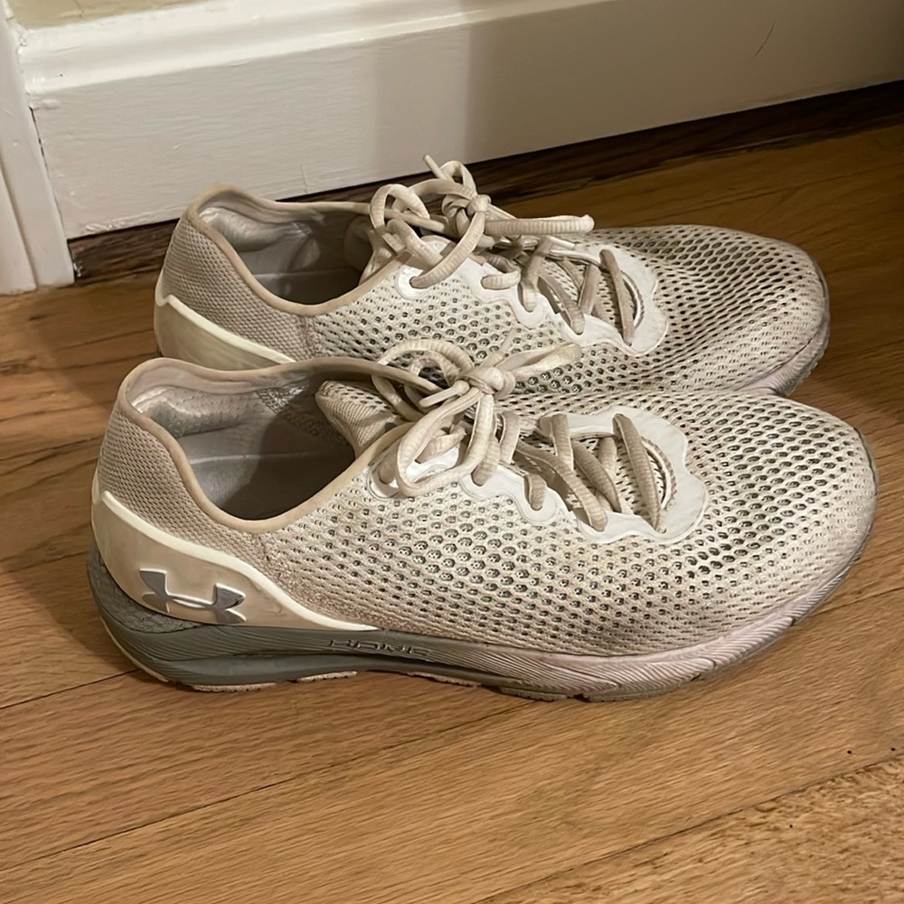 Under Armour Sneakers